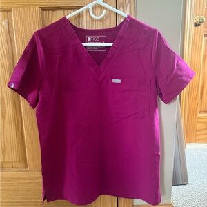 Figs Magenta Scrub Top With Joggers